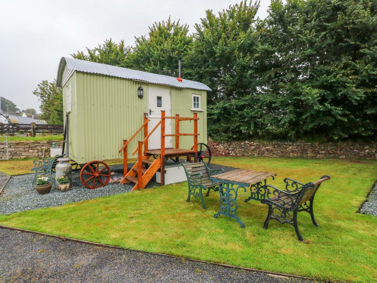 Shepherds Hut - The Hurdle *